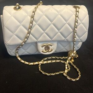 Chic White Quilted Crossbody Bag